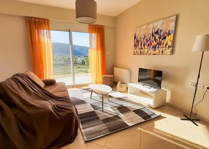 Elegant Apartment With Mountain View