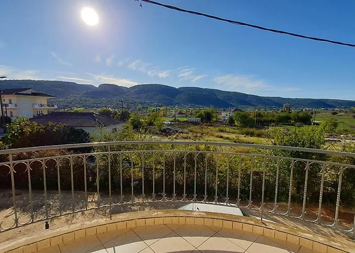 Elegant Apartment With Mountain View